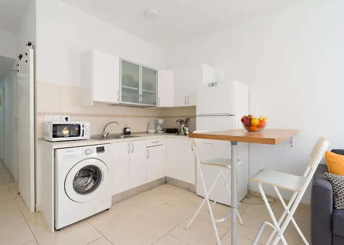 Cozy Nearby Flat Canteras